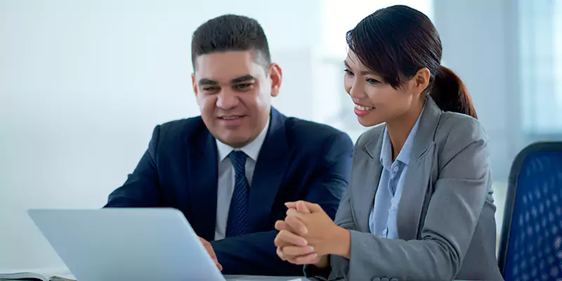Why Partner with the Best TN Visa Consultants for Canadian Applicants for Oman?